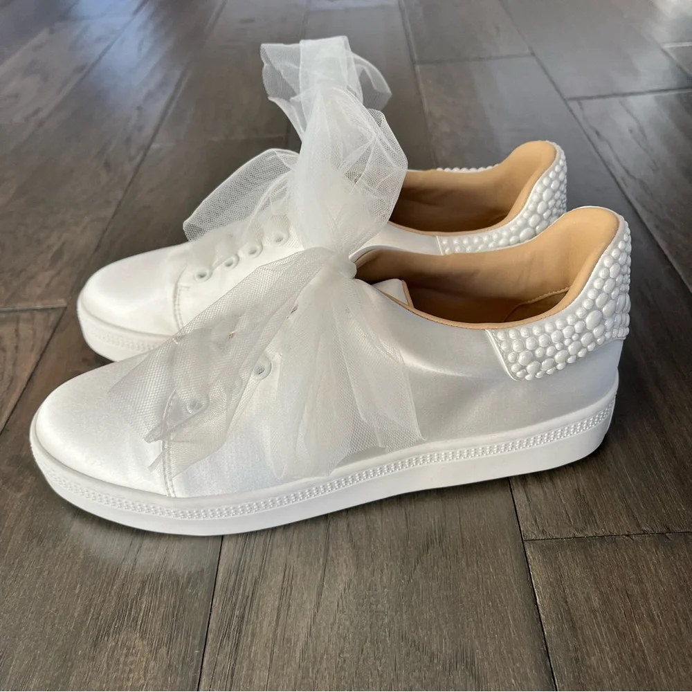 Badgley Mischka Bridal Pearl Bow Sneakers White Satin Wedding Shoes Size 8